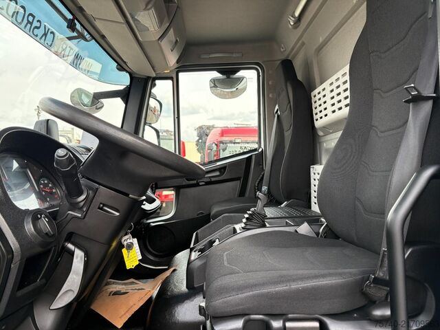 Gesloten bak Iveco 120E 210 + LOADLIFT