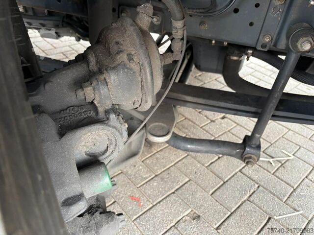 Gesloten bak Iveco 120E 210 + LOADLIFT