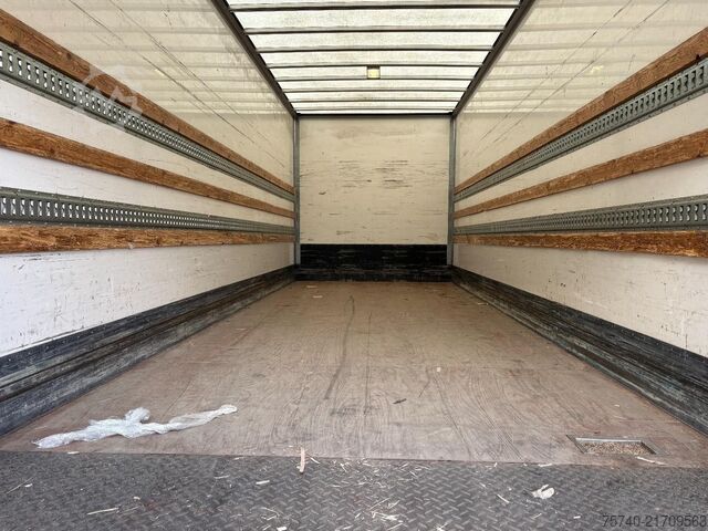 Gesloten bak Iveco 120E 210 + LOADLIFT