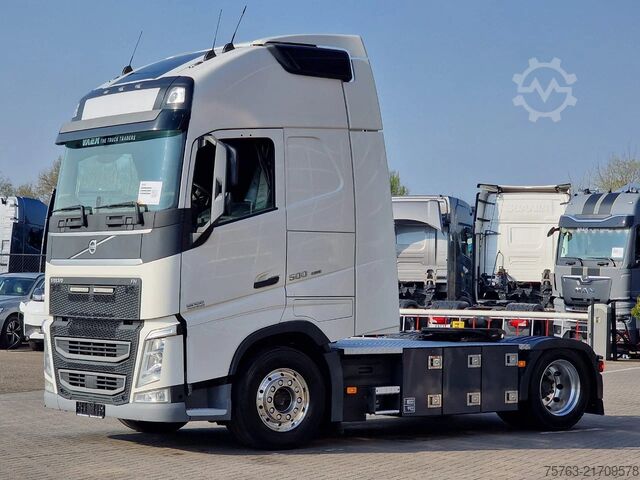 Volume SCM Volvo FH 13.500 Globetrotter XL 4x2 - Low deck - I Sa...