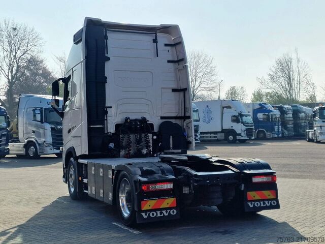 Volume SCM Volvo FH 13.500 Globetrotter XL 4x2 - Low deck - I Sa...