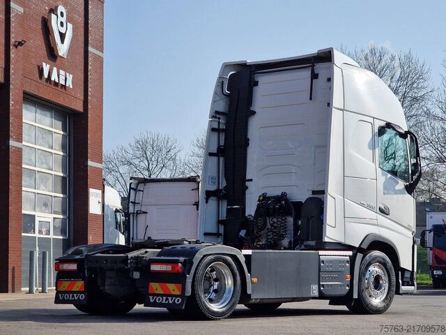 Volume SCM Volvo FH 13.500 Globetrotter XL 4x2 - Low deck - I Sa...