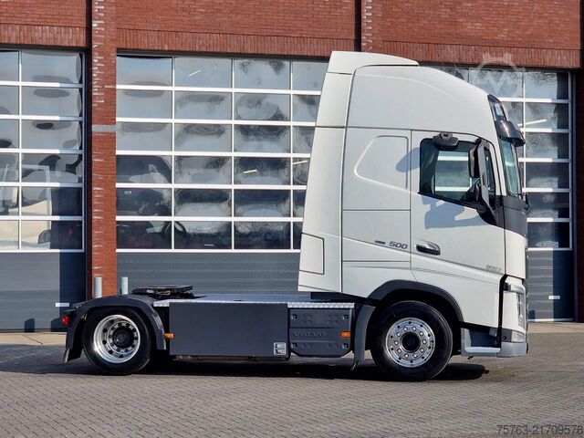 Volume SCM Volvo FH 13.500 Globetrotter XL 4x2 - Low deck - I Sa...