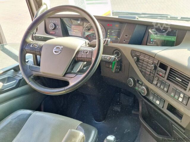 Volume SCM Volvo FH 13.500 Globetrotter XL 4x2 - Low deck - I Sa...