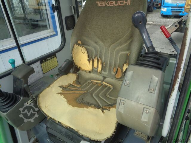Mini-pelle TAKEUCHI TB125