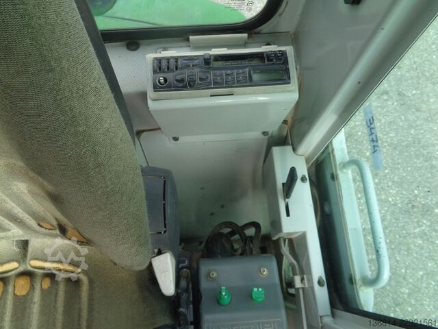 Mini-pelle TAKEUCHI TB125