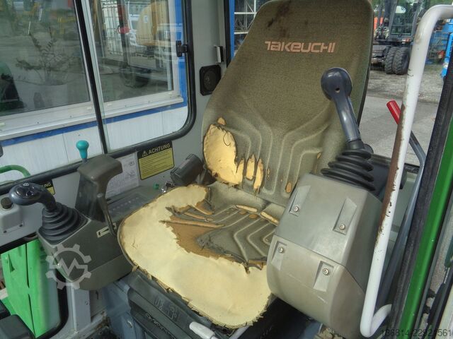 Mini-pelle TAKEUCHI TB125