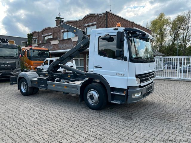 Kanca kasalı yük kamyonu (roll-off) MERCEDES-BENZ 1324  Atego Abroller 4x2