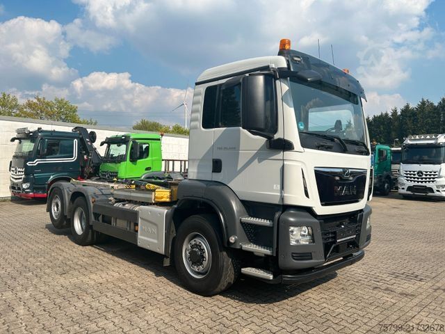 Kanca kasalı yük kamyonu (roll-off) MAN 26.420 TGS Abroller Hydrodr. 6x4 3,90m Radstand