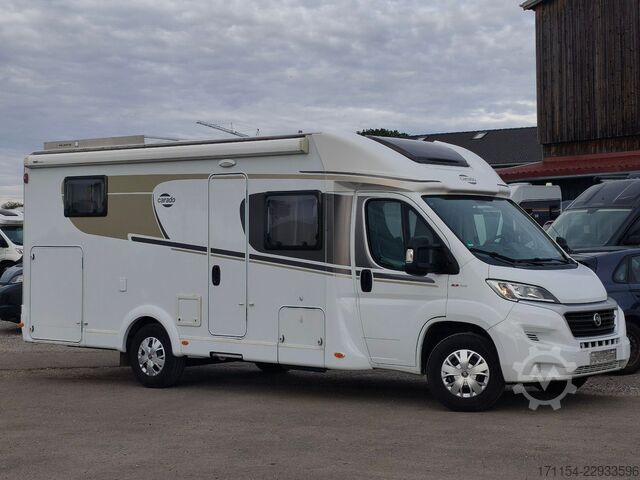 Halvintegreret autocamper CARADO T448