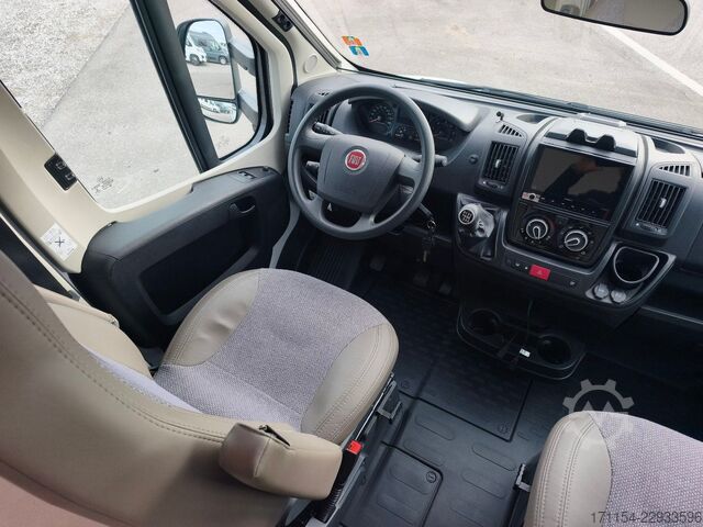 Halvintegreret autocamper CARADO T448