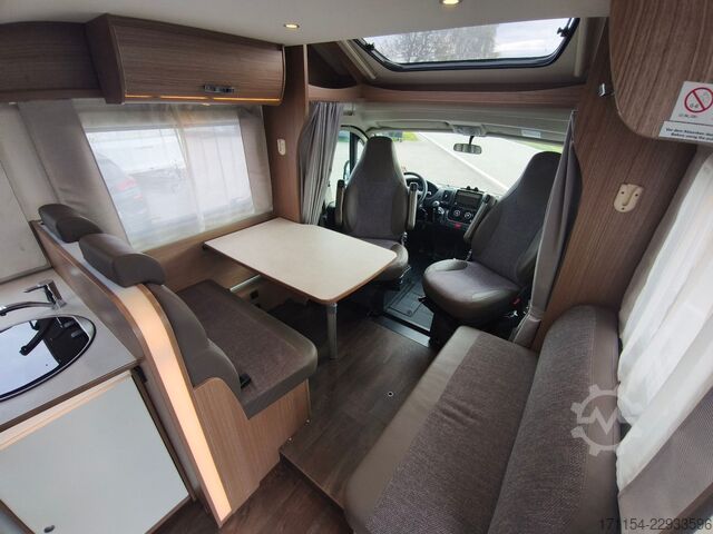 Halvintegreret autocamper CARADO T448