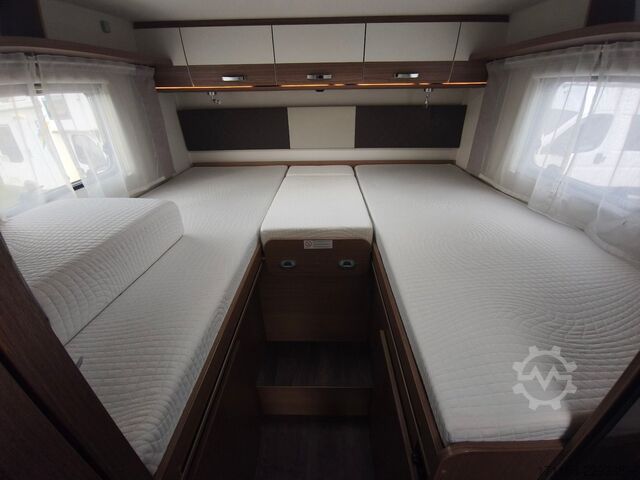 Halvintegreret autocamper CARADO T448