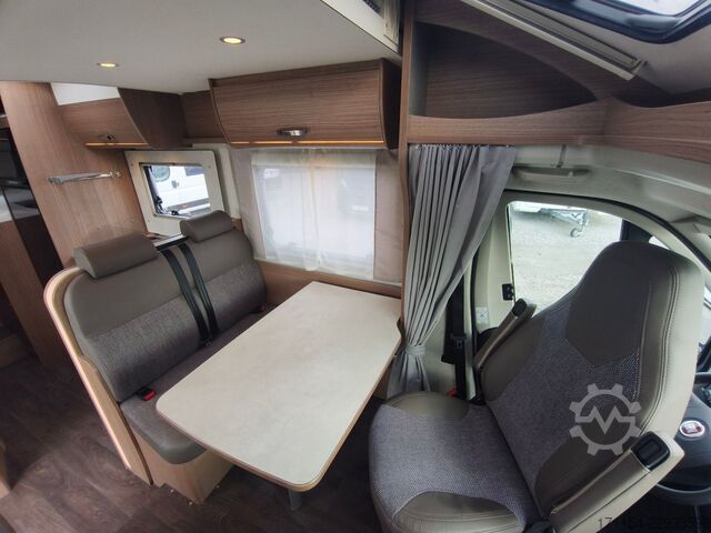 Halvintegreret autocamper CARADO T448