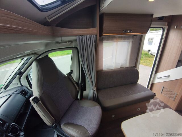 Halvintegreret autocamper CARADO T448