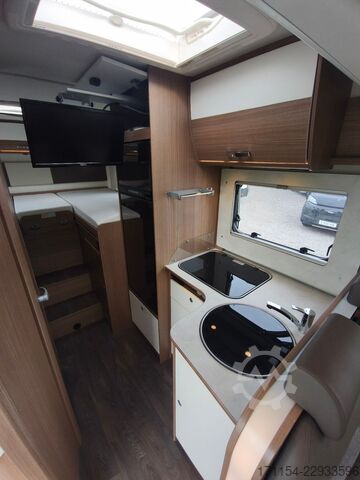 Halvintegreret autocamper CARADO T448