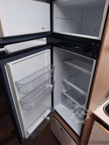 Halvintegreret autocamper CARADO T448