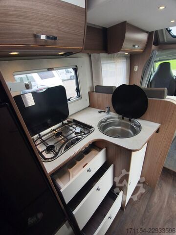 Halvintegreret autocamper CARADO T448
