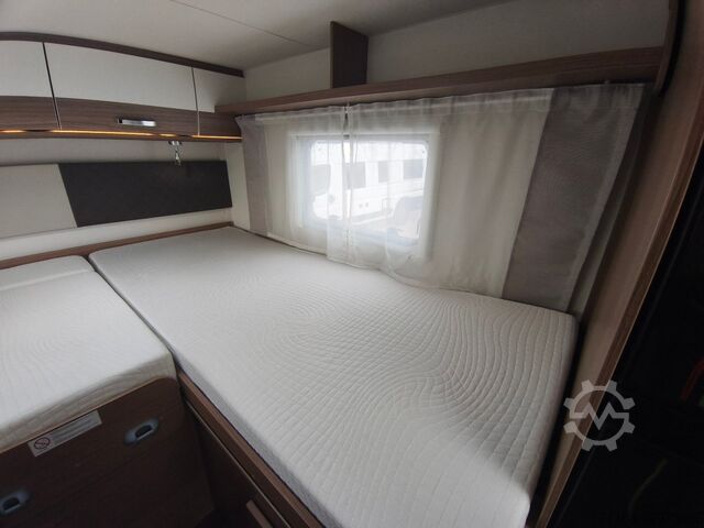 Halvintegreret autocamper CARADO T448