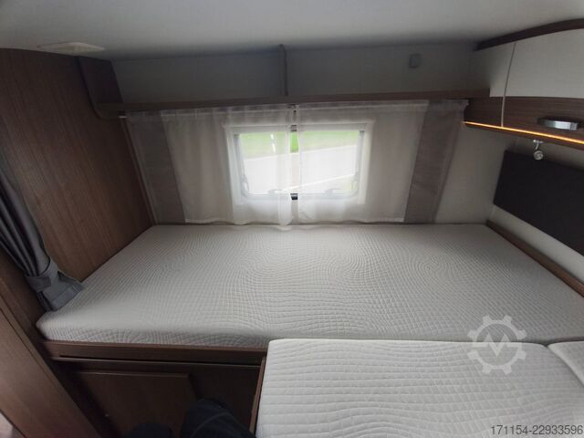 Halvintegreret autocamper CARADO T448