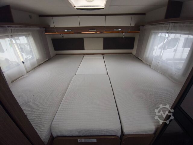 Halvintegreret autocamper CARADO T448