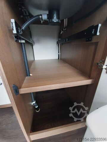 Halvintegreret autocamper CARADO T448