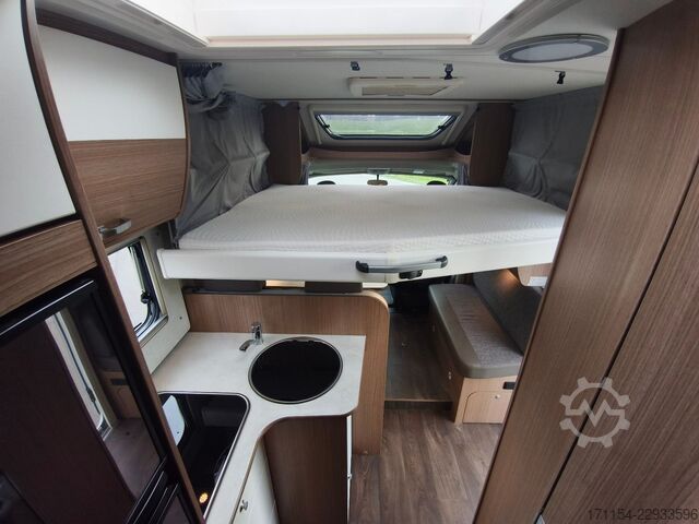 Halvintegreret autocamper CARADO T448