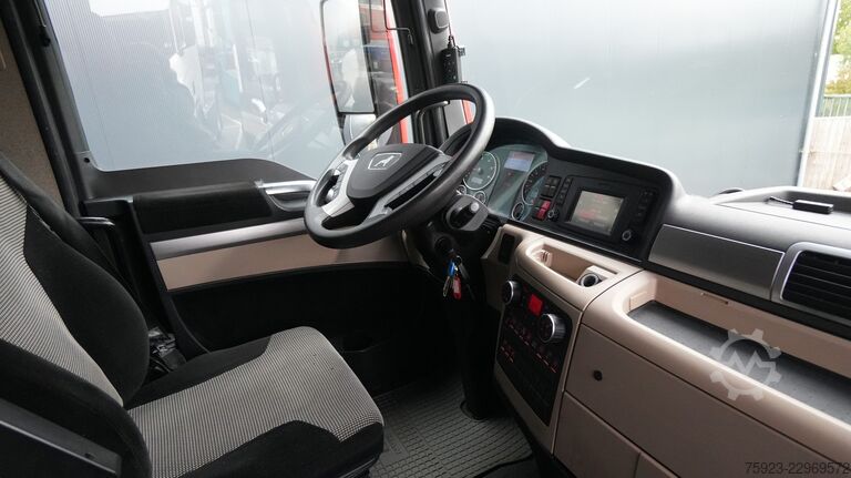 Standaard-SZM MAN TGX 24.420 6x2 651.800km