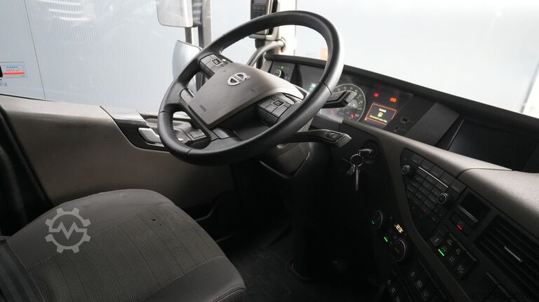 Standaard-SZM Volvo FH 460 6x2 tractor unit