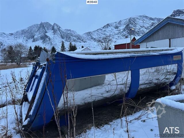 Wanna asfaltowa GMI z włazem guillotynowym.  GMI Asphalt tub w/ guillotine hatch.