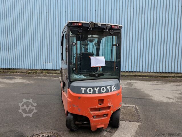 Electric 4-wheel forklift Toyota 8FBMT25 // 1644 Betriebsstunden // Elektro