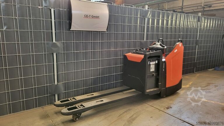 Electric Pallet Truck Toyota LPE220 // Elektro // UVV