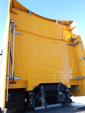 Standard tractor unit DAF XG+ 530 Skylight/Intarder/Hydr./PTO/Alcoa/257tkm