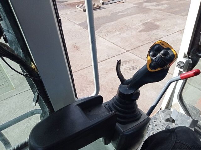 Grävmaskin på hjul Takeuchi TB 295 W with Rototilt and 3 excavator buckets