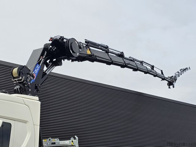 Jeřábové vozidlo Scania R590 V8 / 8x2 / HMF 9520 + JIB + LIER / TREKKER...