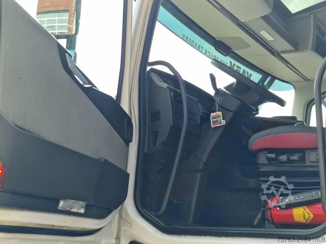 Koffer Volvo FH 13.420 6x2 - Box - Loadlift - Manual gearbox...