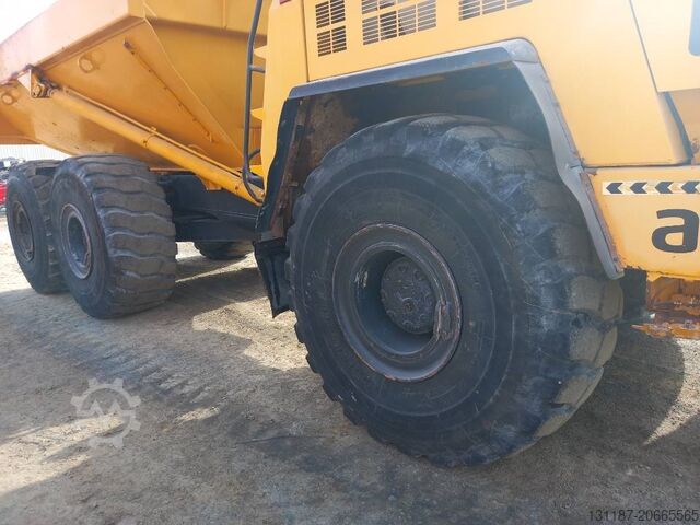 Damperli kamyon Komatsu HM400-3R (4 pcs available in Abu Dhabi)