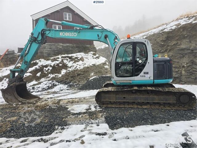 Gravemaskine med larvebånd Kobelco SK135 SR LC tracked excavator with digging bucket