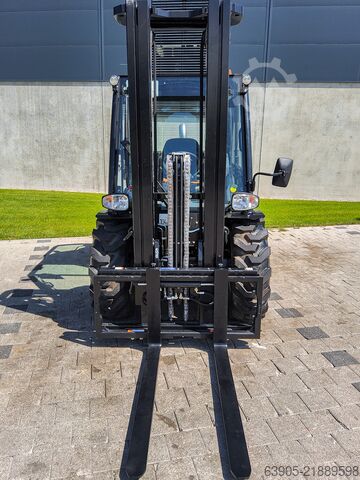 Carrello elevatore fuoristrada Manitou MC 30-4