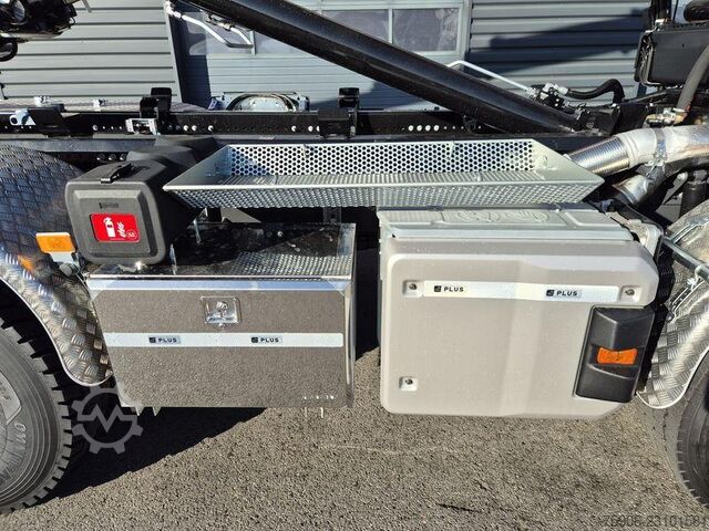 Tipper truck Renault K520 AMPLIROLL + GRUE / VOITH