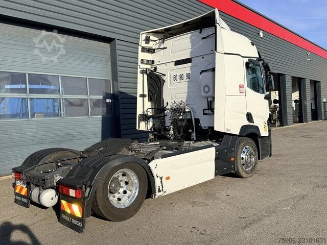 Standard tractor unit Renault T-Series
