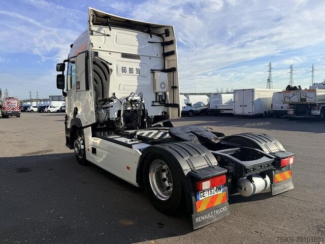 Standard tractor unit Renault T-Series