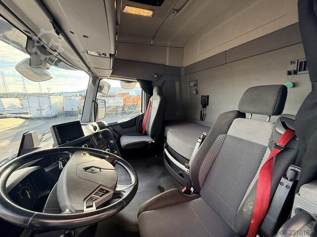 Standard tractor unit Renault T-Series