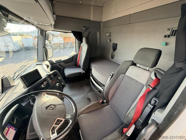 Standard tractor unit Renault T-Series