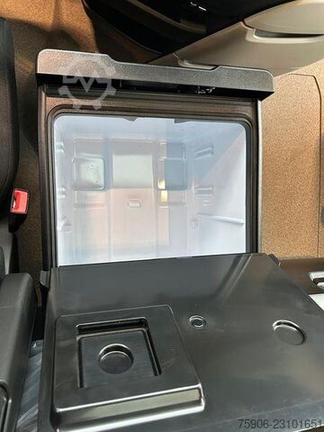 Standard tractor unit Iveco S-WAY
