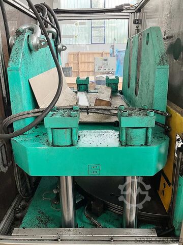 Vertikalna brizganje mašina Arburg SELECTA 1200T 800-150