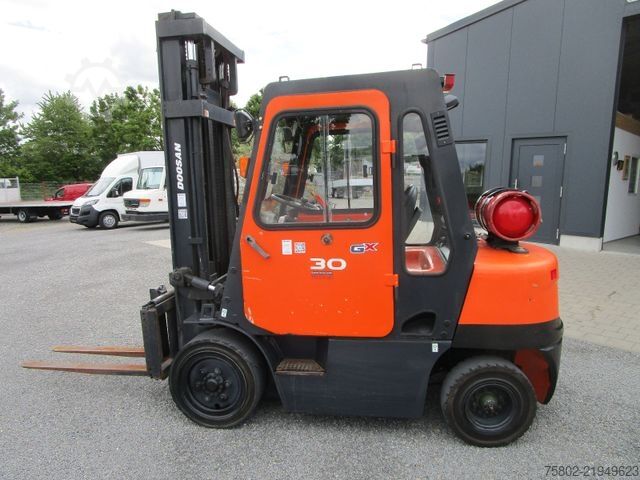 Carrello elevatore frontale DOOSAN G30G *Seitenschieber+Hubkraft ine+Gas*