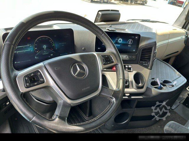 Standard tractor unit MERCEDES-BENZ Actros 1851 LS HAD 4x4 Retarder+Xenon+Hydraulik
