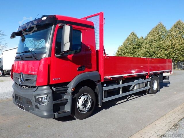 Camion cu platformă MERCEDES-BENZ 1824 L Actros Pritsche 7,10 m/2x AHK/Klima/12tkm