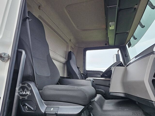 Gesloten bak M.A.N. 18.250 TGM AIRCO TAILLIFT